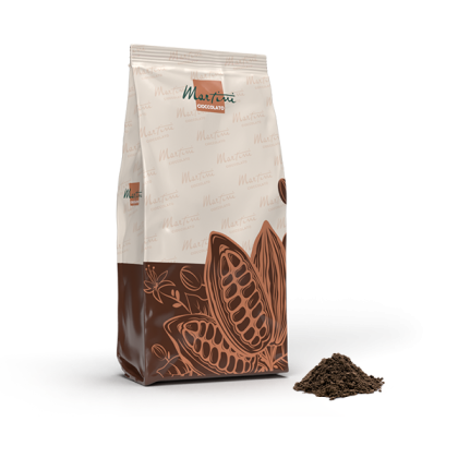 Martini Cioccolato kakaópor csomagolás kakaóhüvely illusztrációval, mellette egy kis halom kakaóporral.