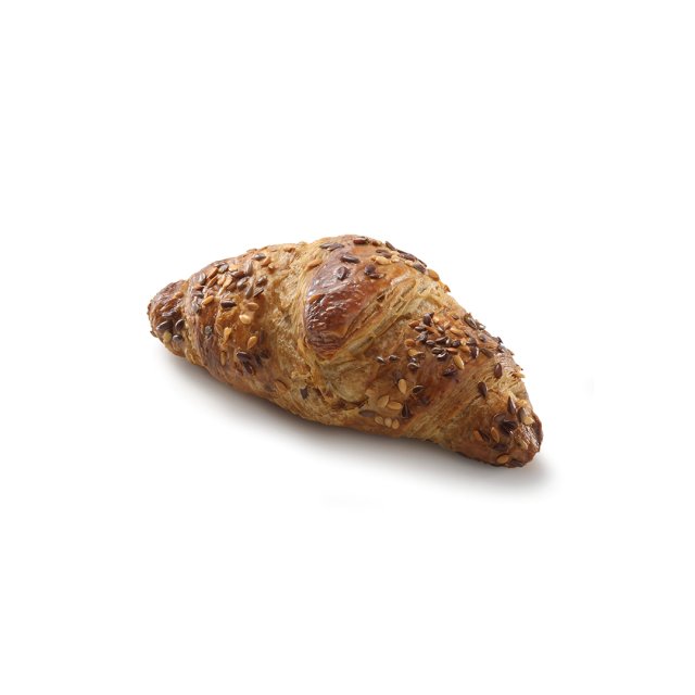 Aranybarna gabonás croissant magkeverékkel, fehér háttér előtt.