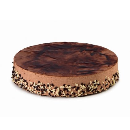 Kerek csokoládé mousse torta márványos ganache tetővel, morzsás és diós szegéllyel.