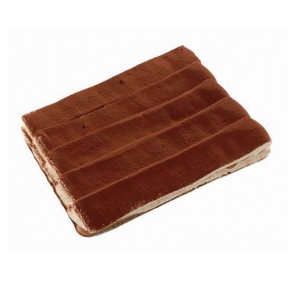Téglalap alakú tiramisu szelet kakaóporos csíkokkal, krémrétegekkel, fehér háttéren