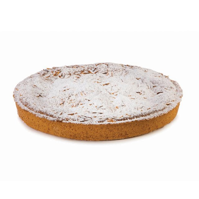 Kör alakú torta arany kéreggel, mandulaforgáccsal és porcukorral díszítve, fehér háttér előtt.