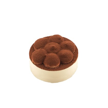 Kör alakú tiramisu torta krémszínű oldallal, kakaóporos halmokkal virág alakban díszítve.