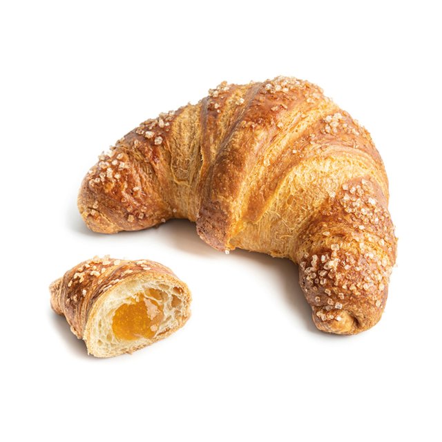 Egész, cukorral bevont croissant egy felvágott, sárgabaracklekváros darab mellett