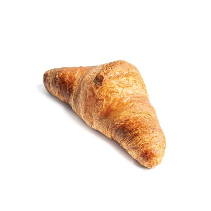 Aranybarna, leveles croissant rétegzett tésztával, fehér háttér előtt.