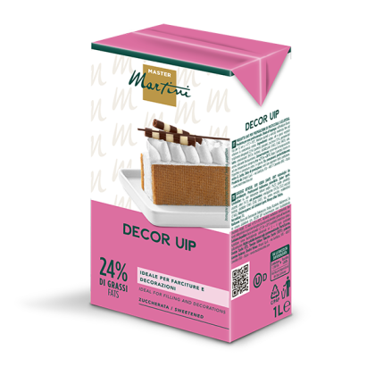 Rózsaszín 1L-es doboz Master Martini Decor UIP édesített habtejszín, 24% zsír, tortaszelet képével.